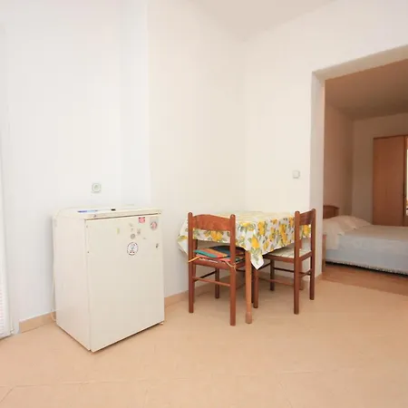 Apartment Apartments With A Parking Space Sali, Dugi Otok - 447 Sali